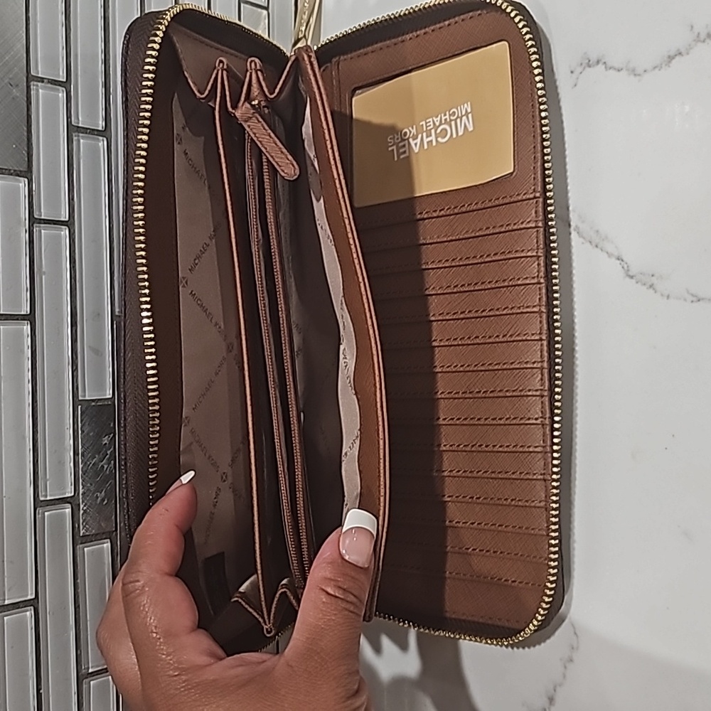 Michael Kors long wallet - Picture 6 of 6